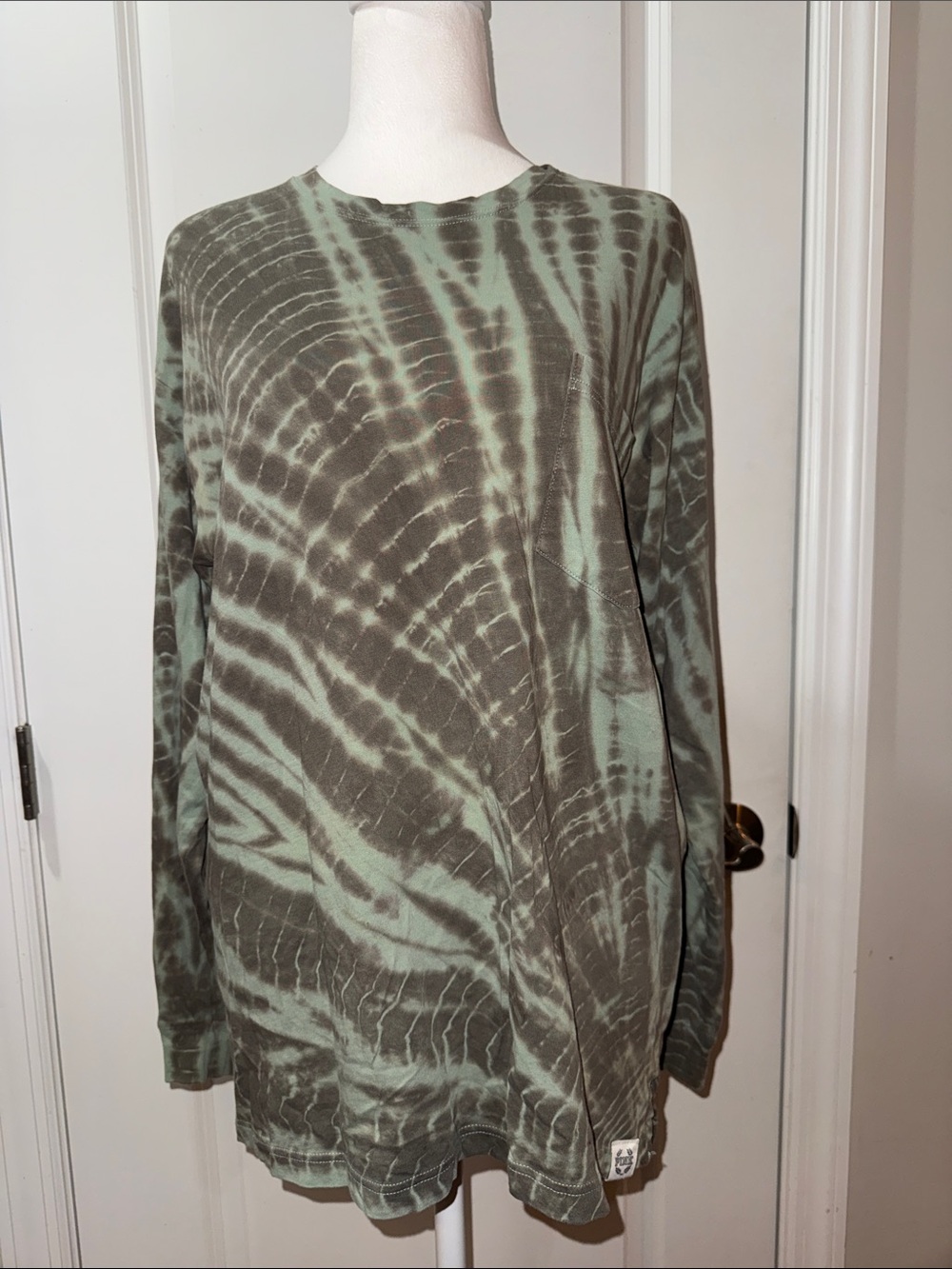 PINK Victoria's Secret Olive Green Tie-Dye Long Sleeve Pocket Tee